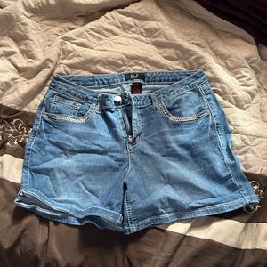 Dressing shorts